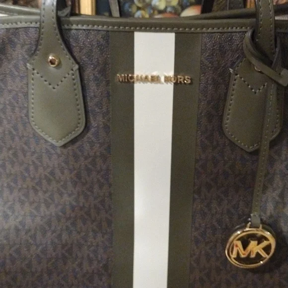 Michael Kors Large Eva Shoulder Tote Bag with wristlet Brown / Olive SOLD, SOLD, - Picture 15 of 16